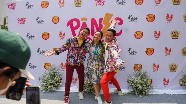 Artis Mumuk Gomez dan suaminya, Eno Retra, menggandeng komedian Anwar BAB menggarap bisnis kuliner