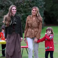 Intip gaya busana Melania Trump dan Kate Middleton saat bermain bersama anak-anak pramuka (@princesandprincessofwales)