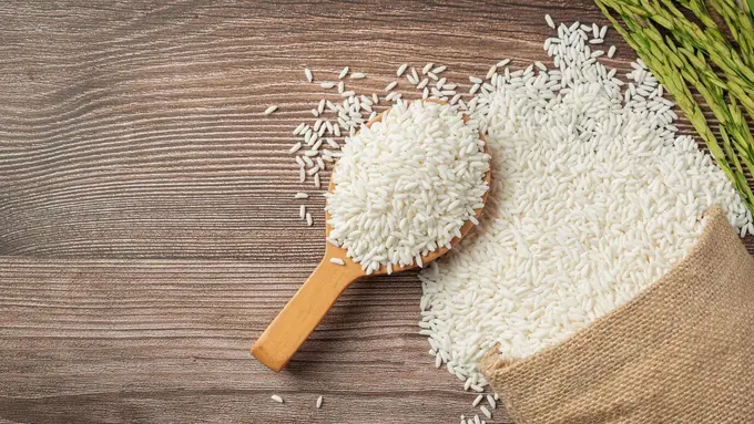 5 Cara Atasi Bau Apek pada Beras agar Tetap Nikmat Saat Dimakan - Cover
