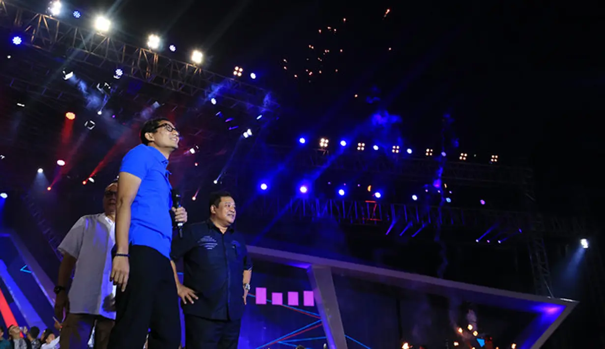 "Mas Anies yang ada di Monas kirim salam buat warga yang ada di sini," ujar Sandiaga Uno menyapa para penonton yang hadir.  (Deki Prayoga/Bintang.com)