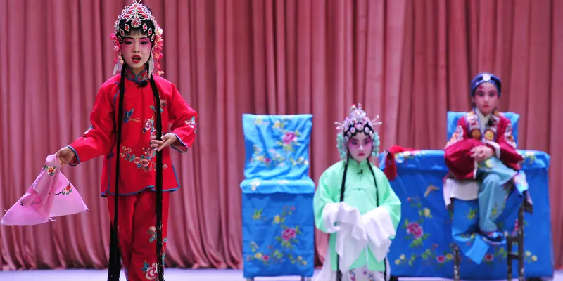 FOTO: Liburan Musim Panas, Anak-Anak di China Belajar Opera Hahaqiang