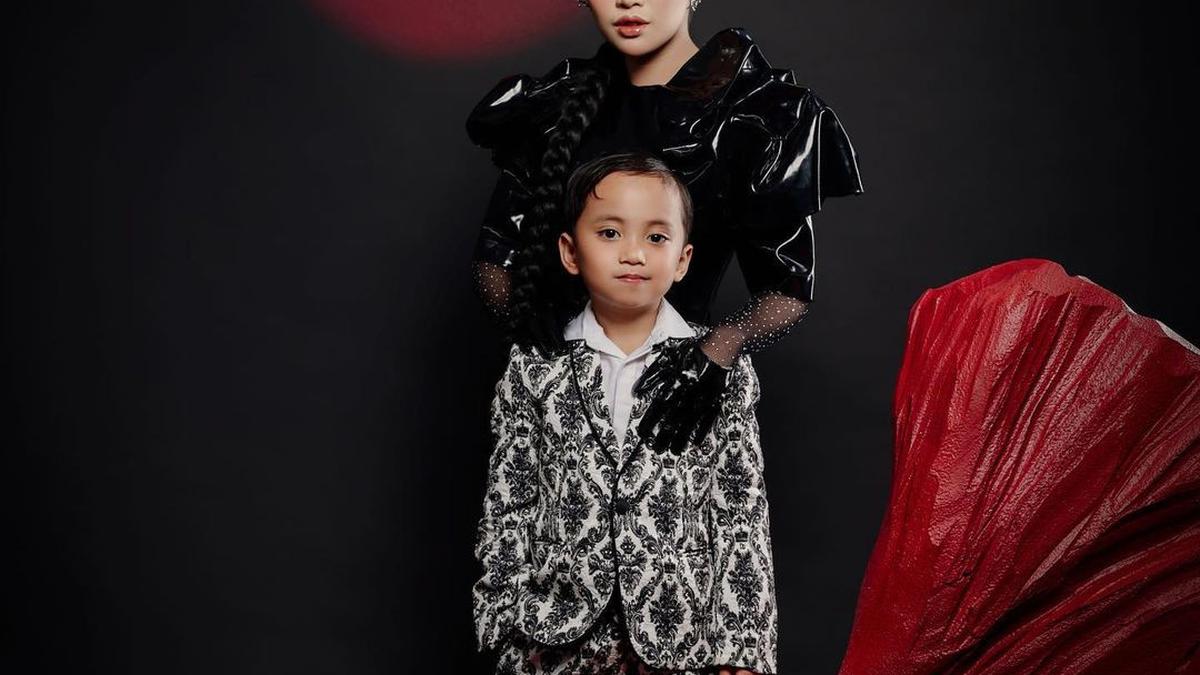 Xabiru Anak Rachel Vennya Menang Lomba Sepatu Roda, Gaya Parenting Sang ...