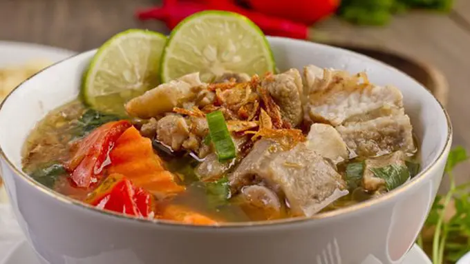 Sop rempah kuah kental/copyright Shutterstock.com
