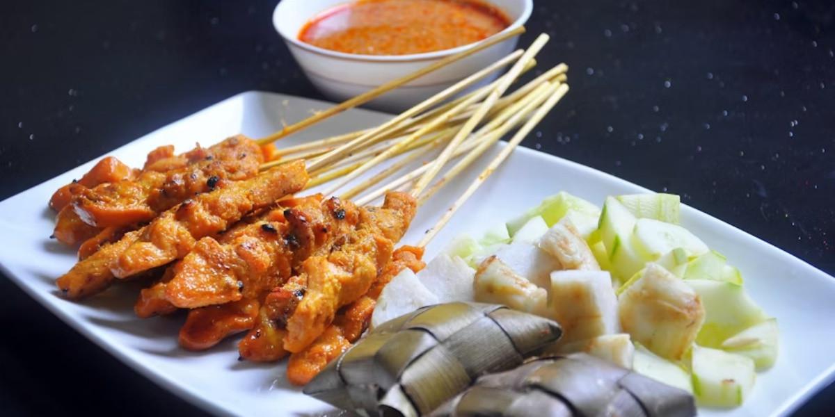 Ilustrasi Ketupat dan Sate