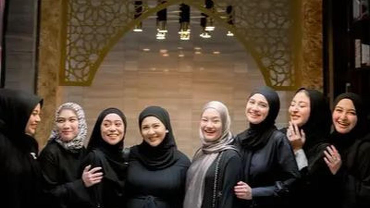 Geng Mamayu memang kerap berkumpul bersama dengan formasi lengkap. Momen arisannya pun disajikan dengan penuh keseruan dan gelak tawa. <br>