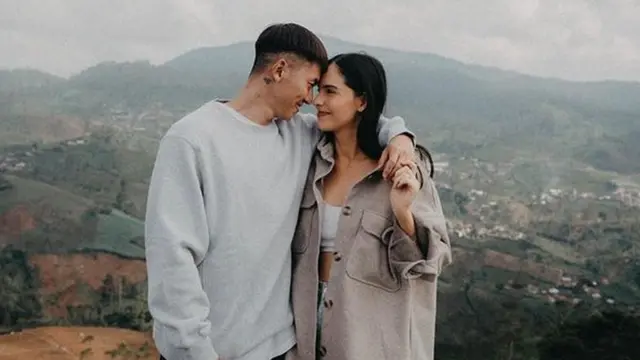Gagal Menikah, Ini 7 Potret Kenangan Mesra Rafael Tan dan Sabina Paz
