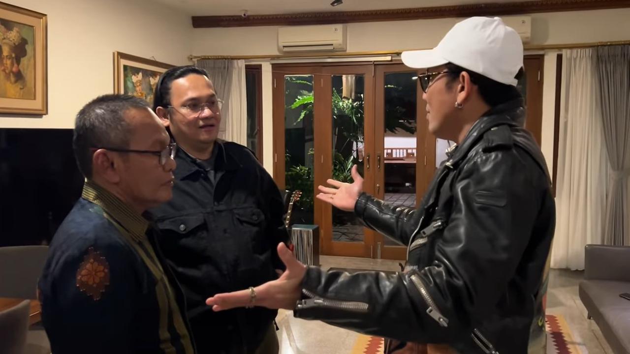 Farhat Abbas Ancam Hajar Denny Sumargo, Ganti Ditantang dan Didatangi ke Rumah Malah Tak Mau Temui
