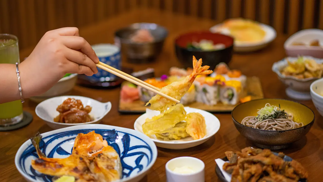 Menikmati Makanan Jepang dengan Konsep Eat All You Can dan Omakase di Satu Tempat