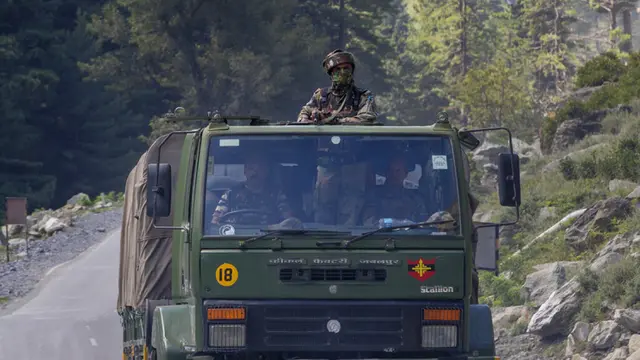 FOTO: Bersitegang dengan China, Konvoi Tentara India Bergerak ke Ladakh