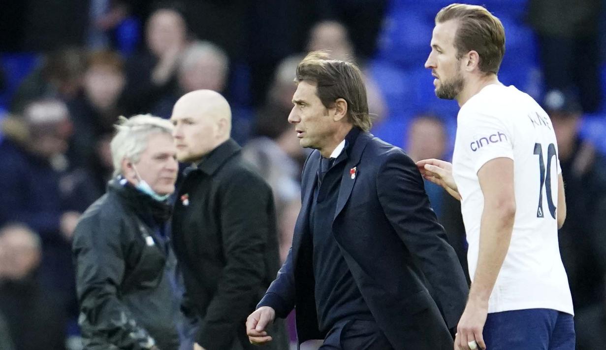 Lalu pada akhir pekan ini, Conte memimpin Harry Kane dkk untuk menghadapi Everton. Pertandingan tersebut berjalan sengit, namun Tottenham cuma mampu meraih satu poin lantaran bermain imbang dengan skor 0-0. (AP Photo/Jon Super)