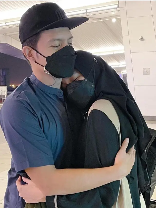 Potret mesra Dhini Aminarti dan Dimas Seto