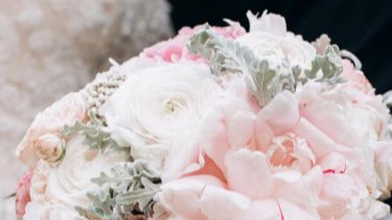 10.  Congratulations to both of you on your special day. (Selamat untuk kalian berdua di hari istimewa kalian)