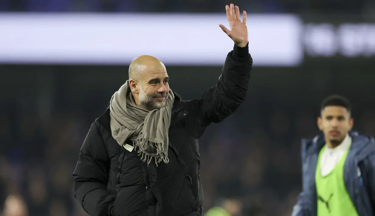 Pelatih Manchester City, Pep Guardiola merayakan kemenangan timnya atas Ipswich Town pada laga lanjutan Liga Inggris 2024/2025 di Portman Road, Ipswich, Inggris, Senin (20/01/2025) dini hari WIB. (AP Photo/Ian Walton)