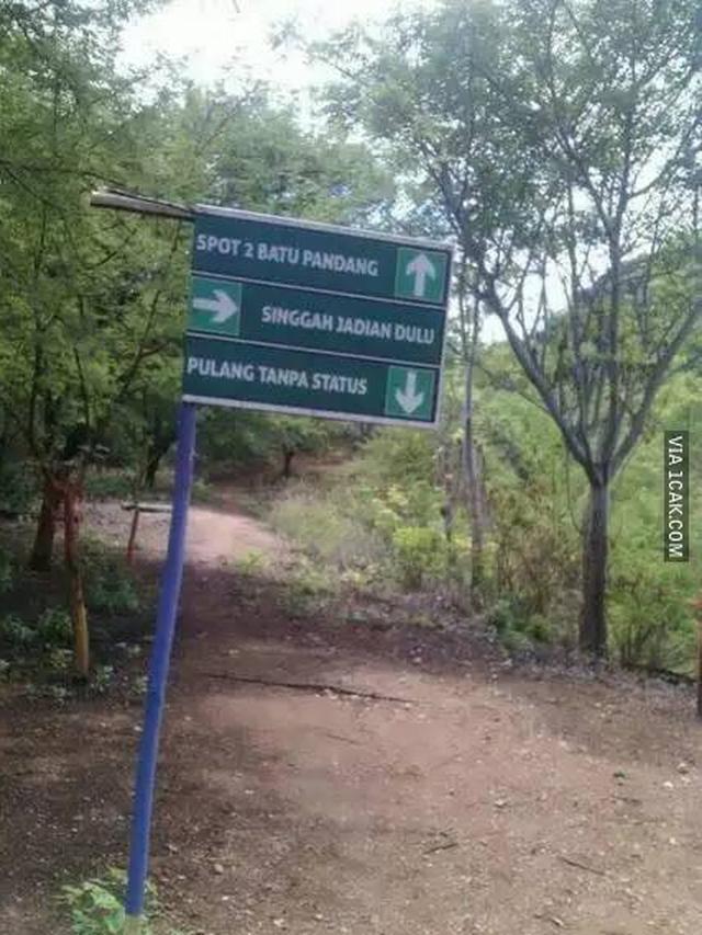 9 Potret Nyeleneh Papan Petunjuk Arah Ini Malah Menyesatkan