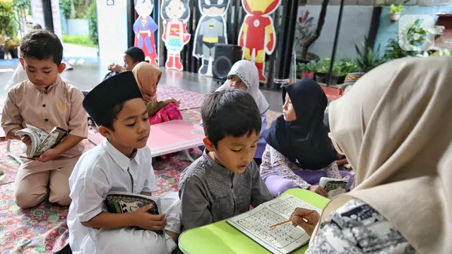 Anak-anak Ikuti Pesantren Kilat di RPTRA Malinjo