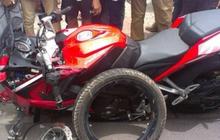 Dibuat ngerem, velg Bajaj Pulsar RS200 ini langsung ambrol