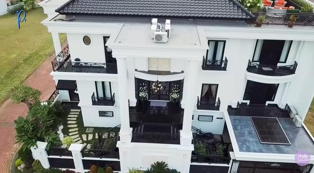 Potret Pagar dan Taman Rumah Prilly Latuconsina/Youtube/Prilly Latuconsina