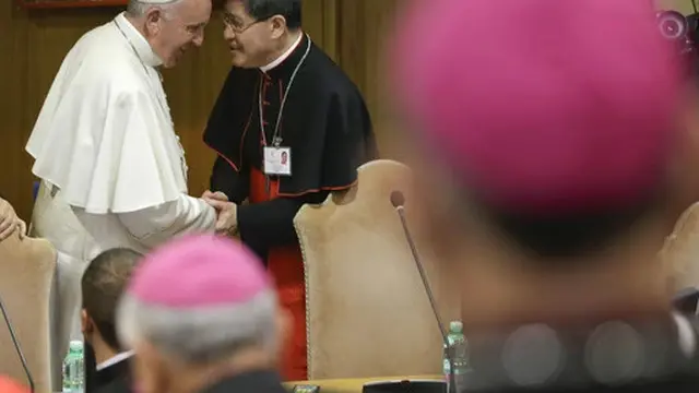 Kardinal Luis Antonio Tagle disebut-sebut sebagai calon kuat pengganti Paus Fransiskus.Jika demikian, maka ia merupakan Paus pertama dari Asia. (AP/Alessandra Tarantino)