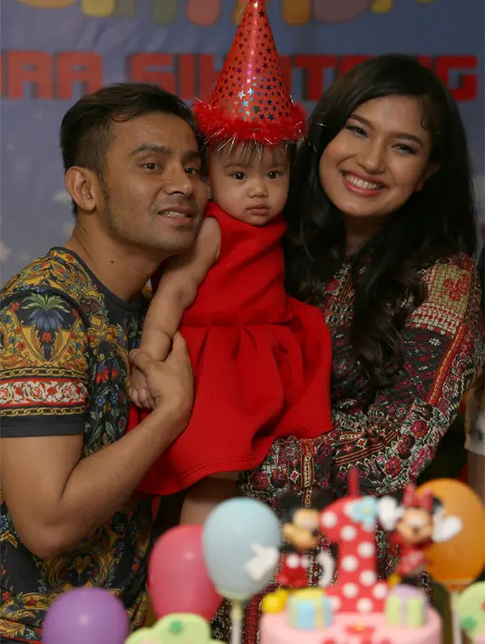 Cara yang dilakukan Judika dengan mendekati ibunda Duma. Saat ibunya sakit, ia datang dengan membawa buah. Namun, kehadiran  justru tak diinginkan ibunda Duma, bahkan ia diminta untuk pergi. (dok. Pribadi)