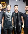 Sepuluh tahun sudah band Drive mewarnai kencah musik Tanah Air. Album baru dikeluarkan sebagai penanda kembalinya Drive mewarnai industri musik. Kebangkitannya setelah menemukan kembali vokalis yang memiliki suara mirip Anjie. (Andy Masela/Bintang.com)