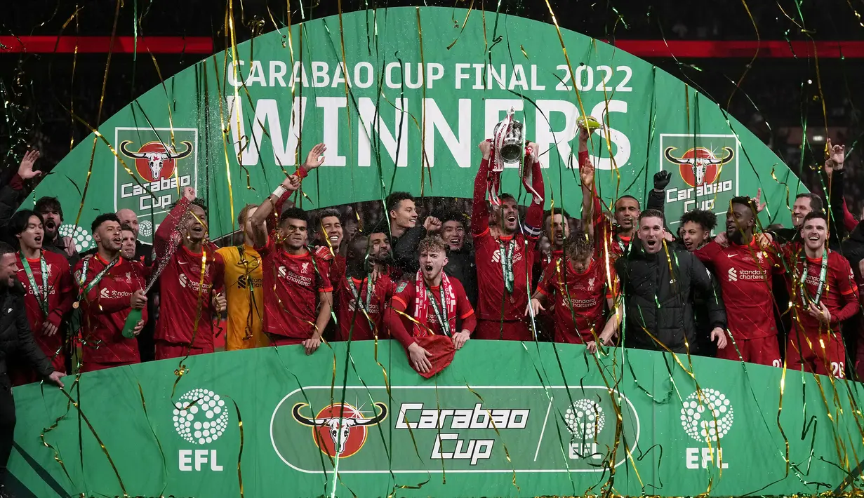 Liverpool sukses mengalahkan Chelsea di partai final sekaligus menyabet gelar juara Carabao Cup 2021/2022 yang berlangsung di Wembley, Minggu (27/02/2022) malam WIB. (AP/Alastair Grant)