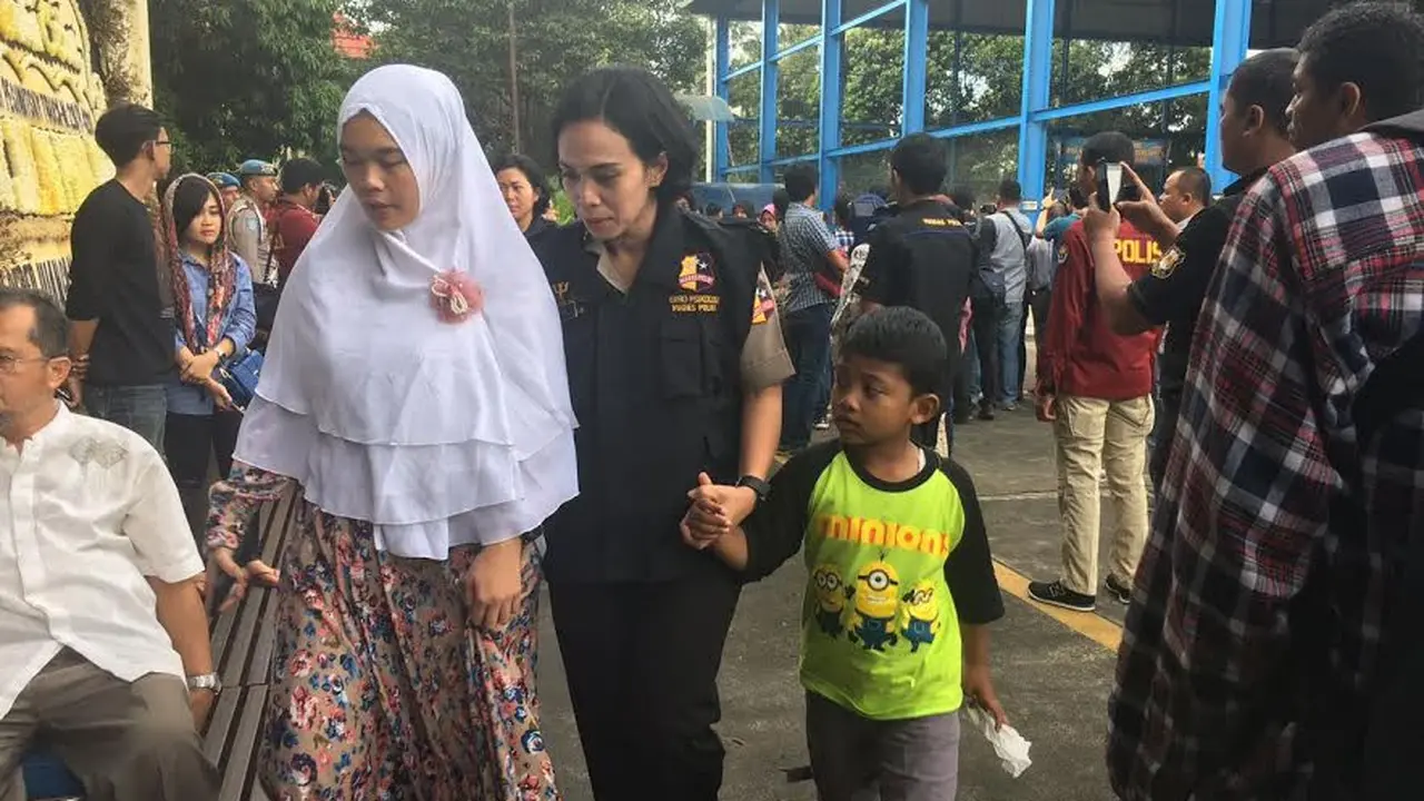 Keluarga korban pesawat Polri jatuh berkumpul di Pondok Cabe