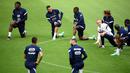 Para pemain Prancis menghadiri sesi latihan menjelang pertandingan persahabatan dengan Bulgaria di Stade de France di Saint-Denis, utara Paris, Senin (7/6/2021). Timnas Prancis akan bersua Bulgaria pada laga uji coba jelang Euro 2020 di Stade de France, Rabu (9/6) dini hari WIB. (FRANCK FIFE / AFP)