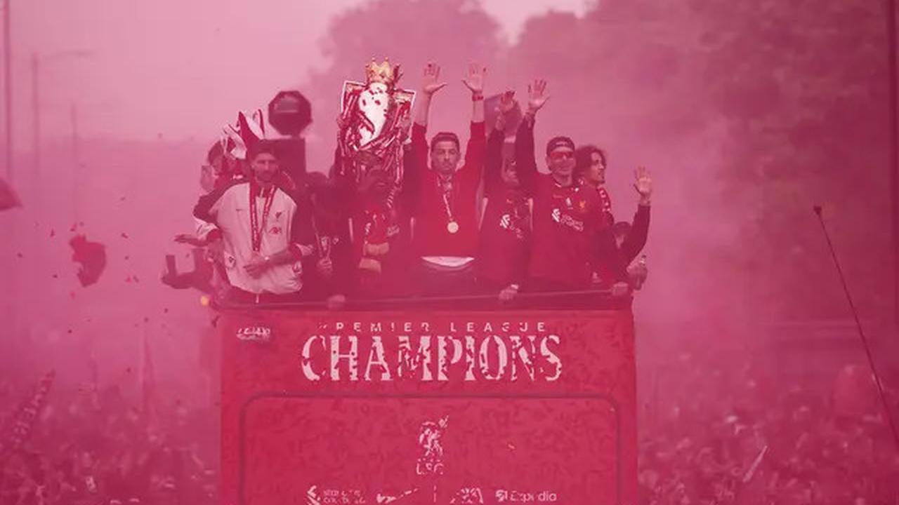Virgil van Dijk Pakai Jam Tangan Langka di Parade Juara Liverpool, Harganya Bikin Melongo