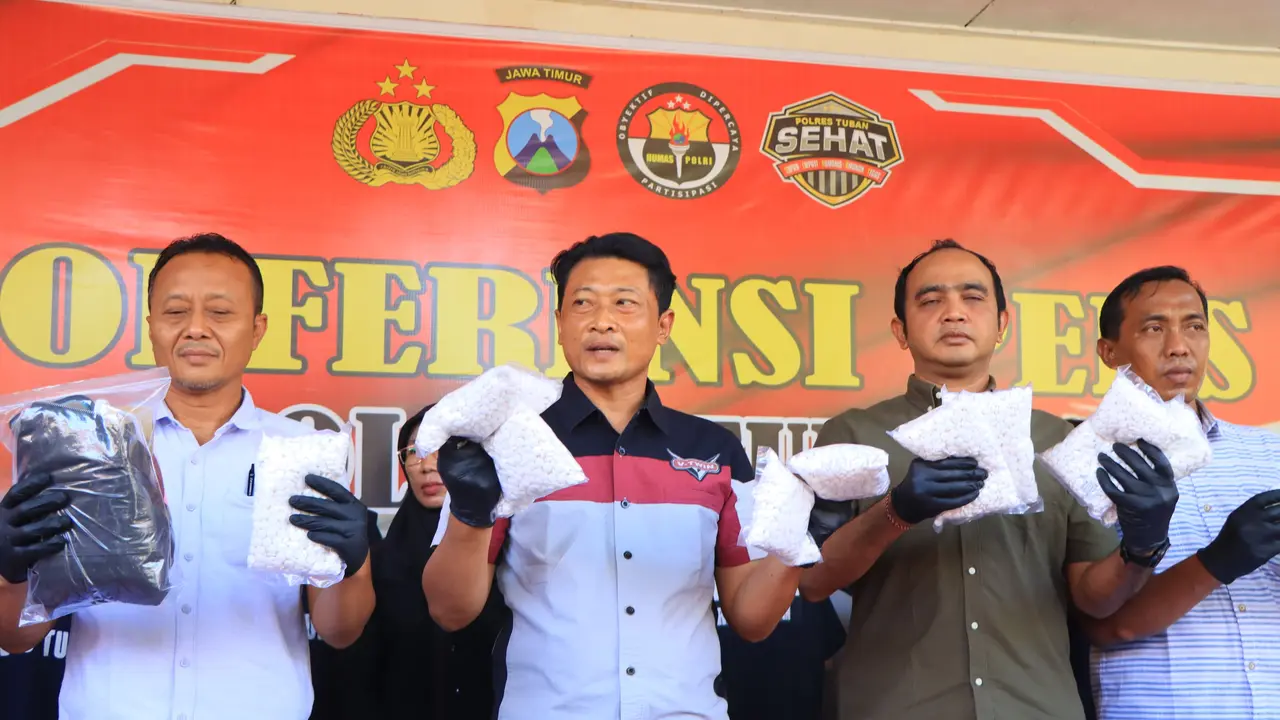 Jajaran Polres Tuban mengamankan sejumlah barang bukti kejahatan. (Istimewa)