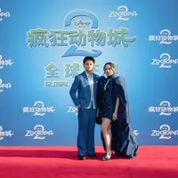 Potret Randy Martin dan Lyodra dalam acara Global Celebration Zootopia 2 di Shanghai. (foto: Disney.dok)