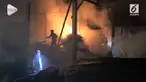Musibah kebakaran menimpa pabrik pengolahan kayu milik ali anwar, yang berada di desa Mojosari, kecamatan Kauman, Tulungagung, Jawa Timur, Minggu malam.