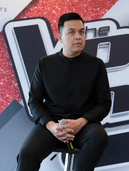 Tidak hadir, bukan bearti Tulus tak punya doa untuk sahabatnya itu. Ia berharap agar Raisa dan Hamish selalu berbahagia dalam menjalani bahtera rumah tangganya nanti. (Deki Prayoga/Bintang.com)