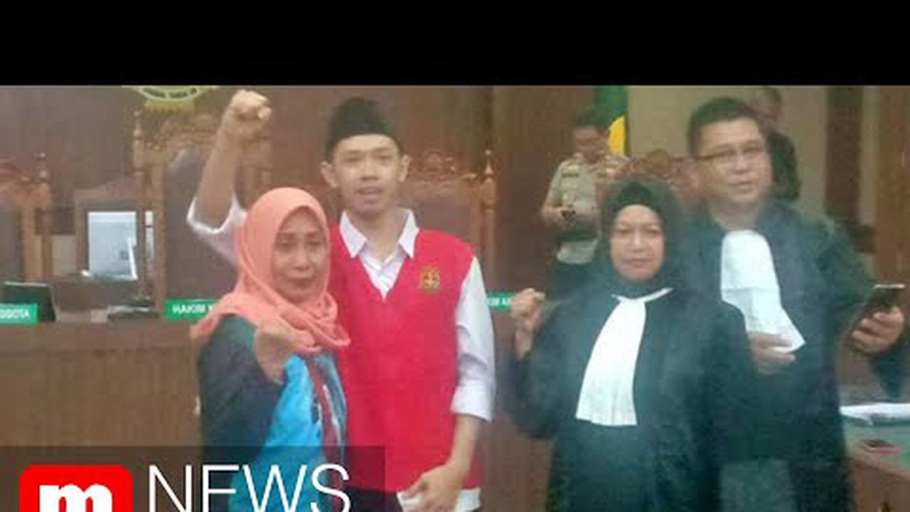 Video: Pemuda Pembawa Bendera Merah Putih Saat Demo di DPR Dijerat Pasal Berlapis