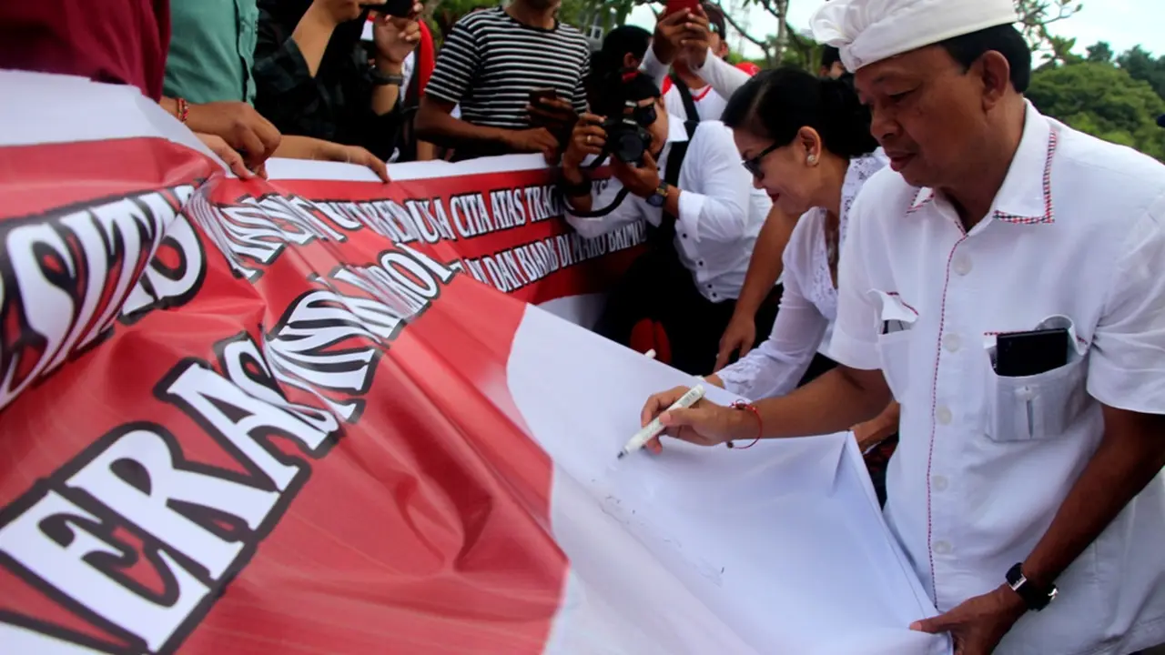 doa bersama komponen masyarakat bali untuk korban bom surabaya
