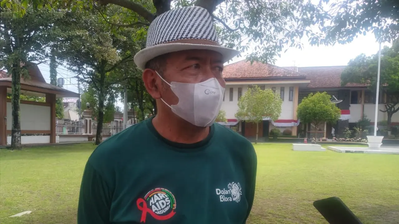 Kepala Dinas Kesehatan Kabupaten Blora, Edi Widayat ketika diwawancarai awak media. (Liputan6.com/Ahmad Adirin)