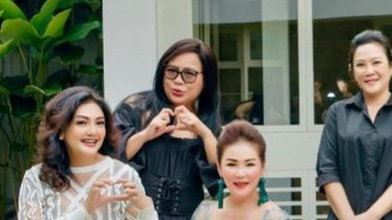 Kumpul Sambil Rayakan Ulang Tahun Sahabat