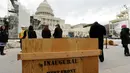 Suasana di depan U.S. Capitol, jelang pelantikan Presiden terpilih Donald Trump, Washington, Kamis (8/12). Donald Trump menjadi presiden terpilih AS usai mengalahkan Hillary Clinton di Pilpres AS. (REUTERS/Jonathan Ernst)