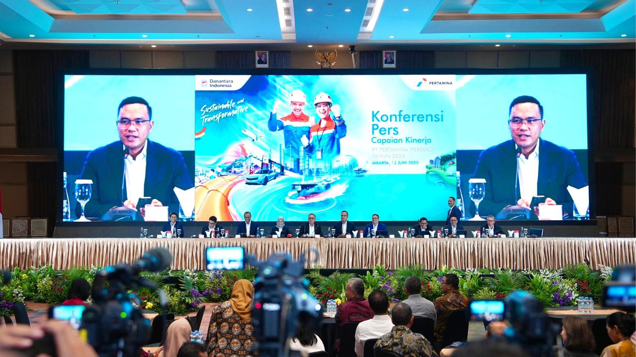 Direktur Utama Pertamina Simon Aloysius Mantiri Saat Konferensi Pers Capaian Kinerja PT Pertamina