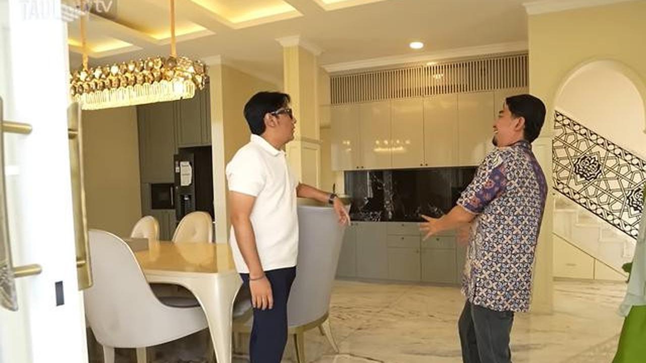 7 Potret Ruang Makan di Rumah Ustaz Solmed, Desainnya Mewah dan Cocok untuk Keluarga Modern