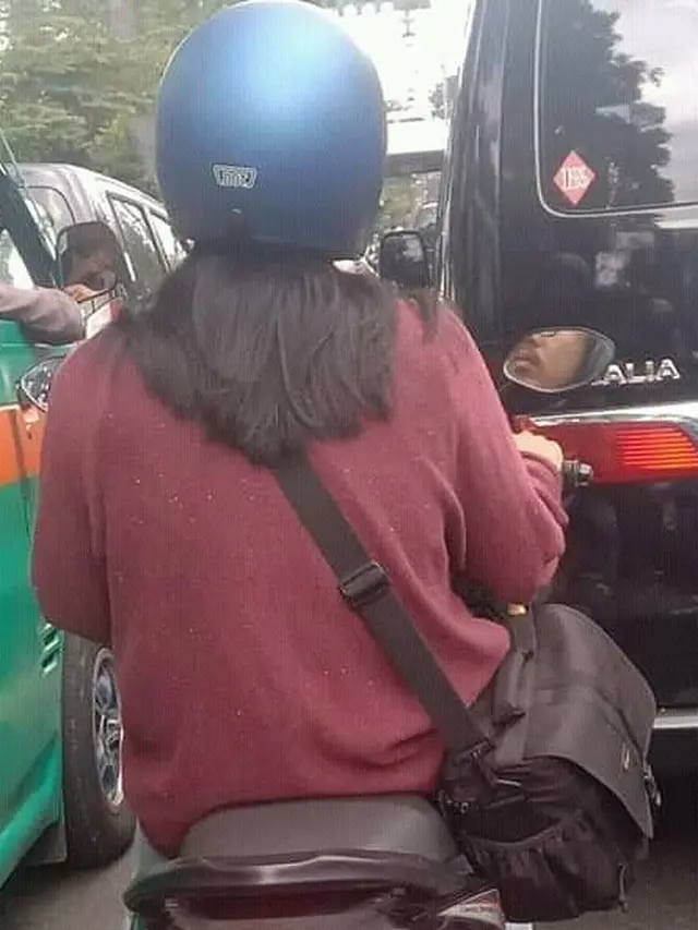 6 Potret Orang Berambut Panjang Ini Sukses Bikin Kamu Tertipu