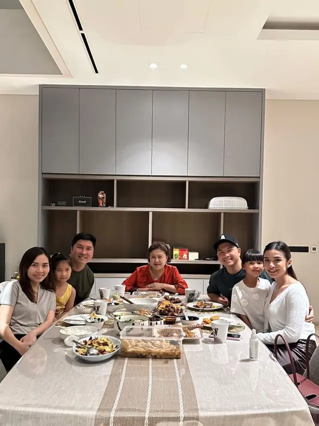 Chelsea Olivia dan Glenn Alinskie kembali menghabiskan waktu bersama dengan penuh kehangatan (Instagram/@glennalinskie)