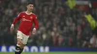 Penyerang Manchester United atau MU Cristiano Ronaldo dalam pertandingan Liga Inggris melawan Brentford di Stadion Old Trafford, Manchester, Selasa (3/5/2022). (AP Photo/Jon Super)