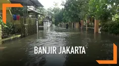 Banjir masih menggenangi sebagian wilayah Ibu kota. Daerah Ciracas contohnya hingga pagi ini masih direndam banjir setinggi 60 sentimeter.