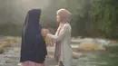 Sinetron Cinta di Ujung Sajadah tidak hanya menampilkan kisah cinta yang romantis, tetapi juga menyoroti nilai-nilai kehidupan yang inspiratif. Cerita yang diangkat dari novel karya Asma Nadia ini diharapkan dapat memberikan pesan positif bagi para penonton. Cinta di Ujung Sajadah diharapkan dapat menjadi tontonan yang menyentuh hati dan penuh makna, khususnya dalam menyambut bulan Ramadan. (Liputan6.com/IG/@cutsyifaa)