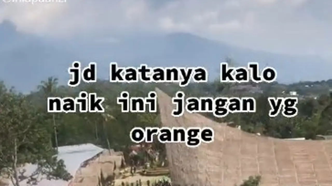Viral Aksi Pria Coba Wahana Perosotan Raksasa, Endingnya Malah Apes