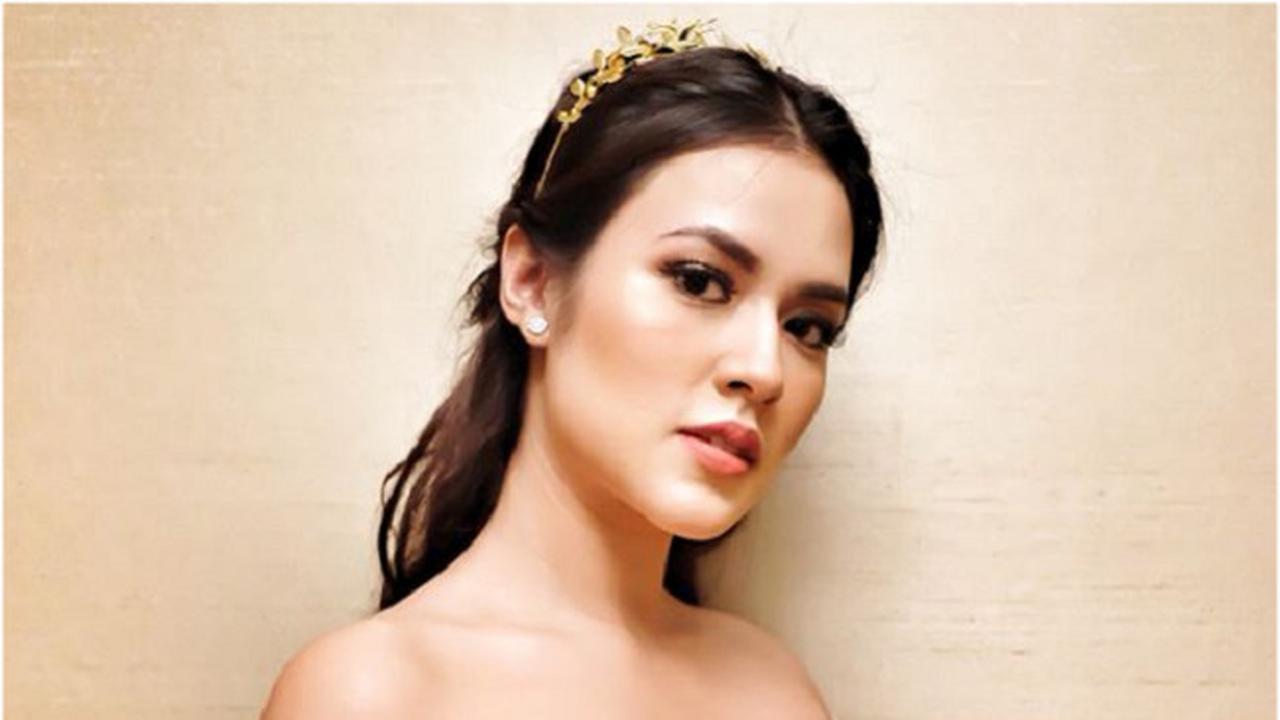 [Bintang] Seperti Princess Belle, Cantiknya Dandanan Raisa yang Mirip Emma Watson