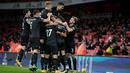 Para pemain Burnley merayakan gol ke gawang Arsenal pada laga Liga Inggris pada laga Liga Inggris di Stadion Emirates, Senin (14/12/2020). Arsenal takluk 0-1 dari Burnley. (Nick Potts/Pool/AFP)
