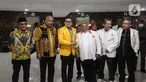 Wakil Ketua Umum Partai Golkar Ahmad Doli Kurnia bersalaman dengan Sekjen Partai Keadilan Sejahtera (PKS) Habib Aboe Bakar Alhabsyi usai pertemuan tertutup di Kantor Partai Golkar, Jakarta, Selasa (7/2/2023). Pertemuan tersebut sebagai ajang silaturahmi dan konsolidasi jelang Pemilu 2024. (Liputan6.com/Johan Tallo)
