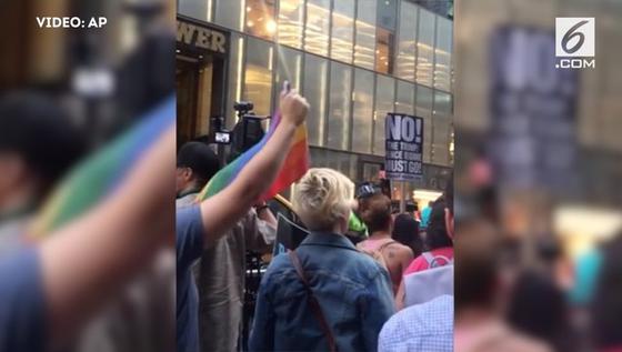 Trump Larang Transgender Jadi Tentara, Pembela HAM Unjuk Rasa