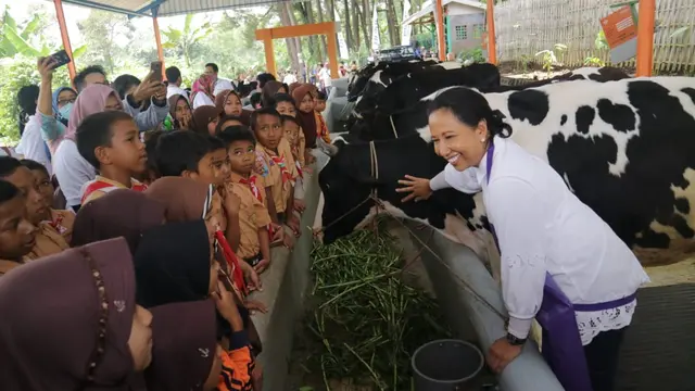 Menteri BUMN, Rini M Soemarno mengunjungi kawasan Perhutanan Sosial Desa Burno, Kecamatan Senduro. Dok Kementerian BUMN